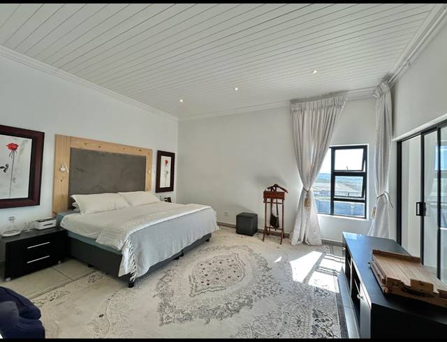 3 BEDROOM HOUSE FOR SALE IN BLUE WATERS ESTATE